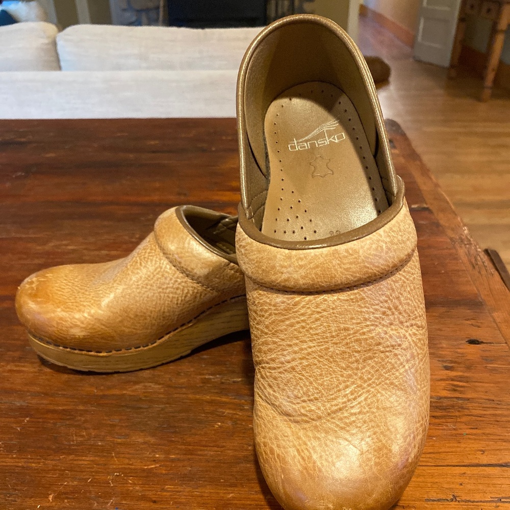 Dansko clog- Honey leather!